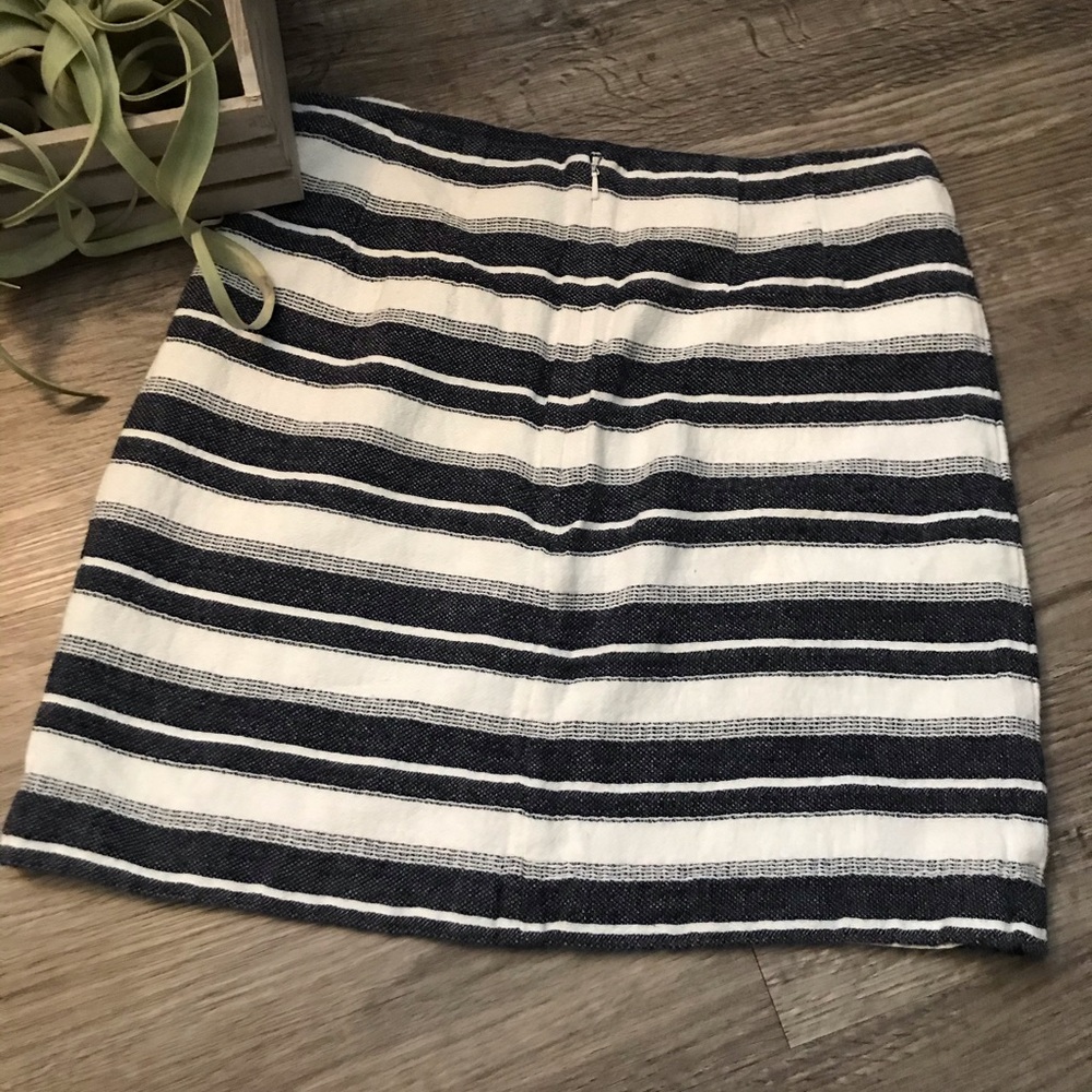 Loft Mini Skirt - Picture 2 of 3